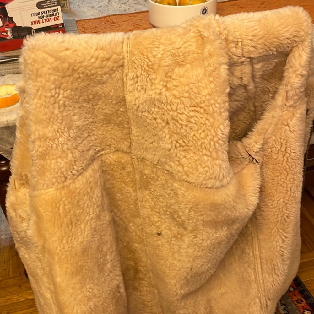 FRENCH CREEK ShEEp & WOOl Co MEDIUM  hOOdie Coat shearling distressed leather
